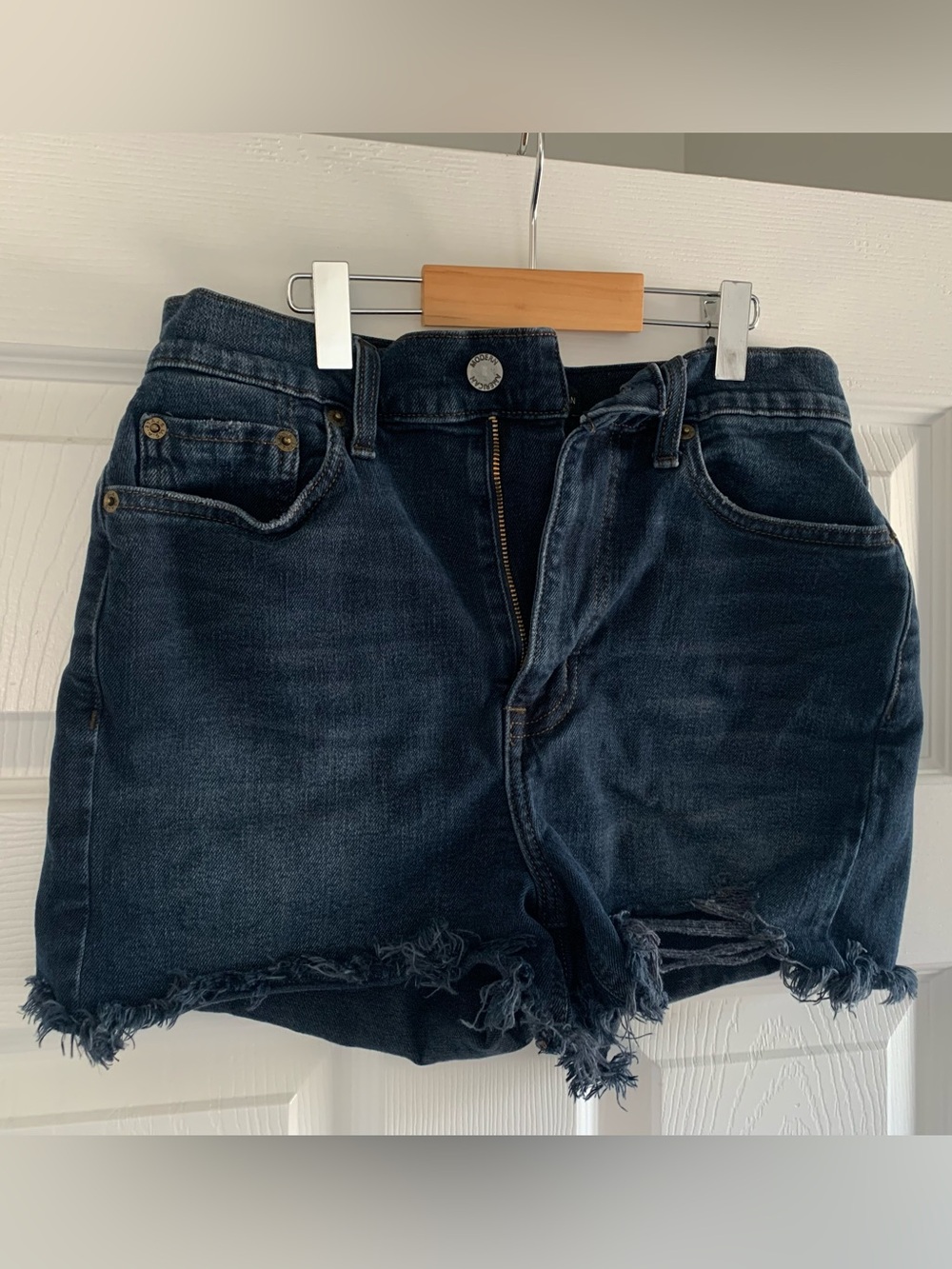 Modern American Women’s Dark Blue Frayed Hem Denim Shorts